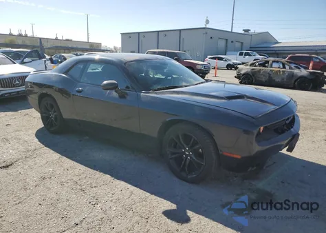 2018 Dodge Challenger Sxt z USA, uszkodzony, nr VIN 2C3CDZAG4JH251462
